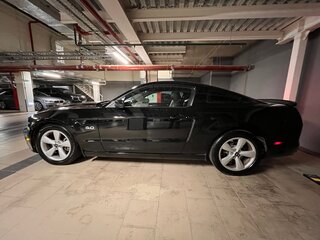2013 Ford Mustang V Рестайлинг, чёрный, 3000000 рублей, вид 5