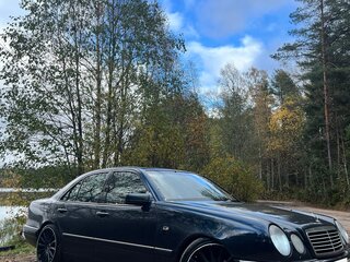 1998 Mercedes-Benz E-Класс 240 II (W210, S210), чёрный, 495000 рублей, вид 1