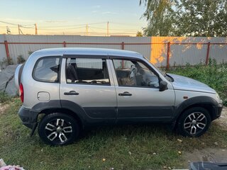 2005 Chevrolet Niva I, серебристый, 340000 рублей, вид 4