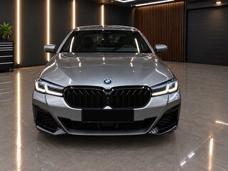 2021 BMW 5 серии 530d xDrive VII (G30/G31/G38) Рестайлинг, серебристый, 6300000 рублей, вид 3
