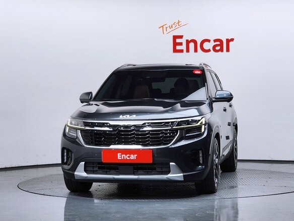 2022 Kia Seltos I Рестайлинг, серебристый, 2170000 рублей - вид 2