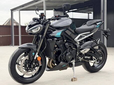 2026 Triumph Street Triple, серый, 1570000 рублей, вид 2