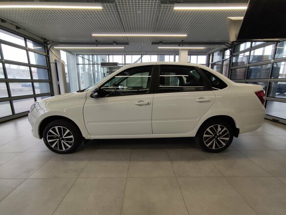 2026 Lada (ВАЗ) Granta I Рестайлинг, белый, 1290000 рублей - вид 9
