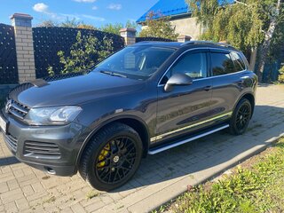 2014 Volkswagen Touareg II, серый, 2400000 рублей, вид 2