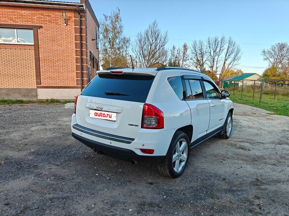 2012 Jeep Compass I Рестайлинг, белый, 1000000 рублей - вид 3