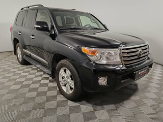 2015 Toyota Land Cruiser 200 Series Рестайлинг 1, чёрный, 4499000 рублей, вид 3