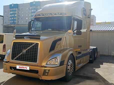 2005 Volvo VNL, золотистый, 1700000 рублей, вид 1