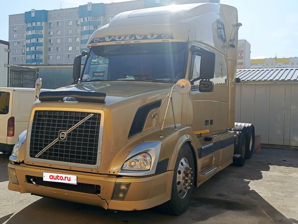 2005 Volvo VNL, золотистый, 1700000 рублей