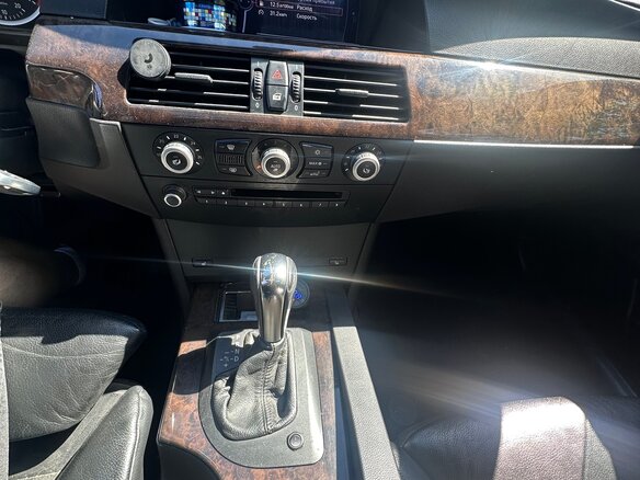 2004 BMW 5 серии 530i V (E60/E61), серебристый - вид 1