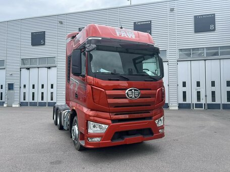 2024 FAW J7, красный, 9900000 рублей, вид 3