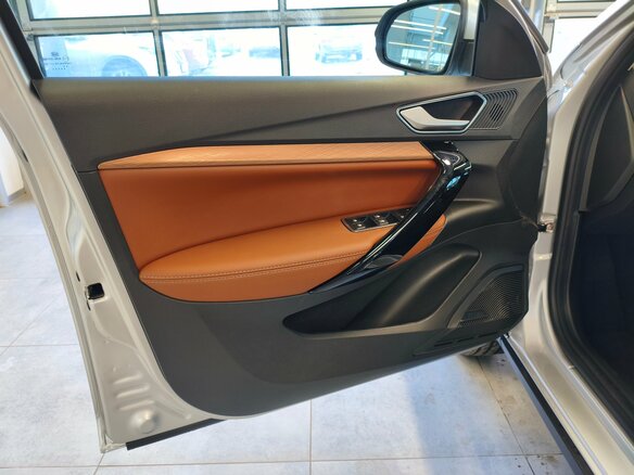 2026 Lada (ВАЗ) Vesta SW Cross I Рестайлинг (NG), серебристый, 2043000 рублей - вид 12
