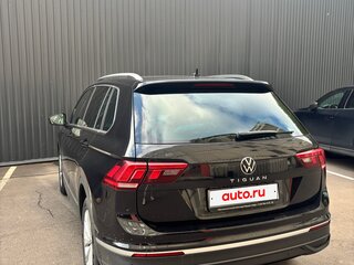 2021 Volkswagen Tiguan II Рестайлинг, чёрный, 2450000 рублей, вид 1