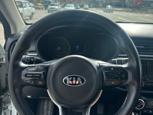 2017 Kia Rio IV, белый, 1450000 рублей - вид 9