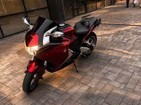 2017 Honda VFR 1200, красный, 1440000 рублей, вид 1
