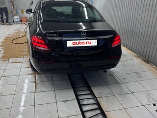 2020 Mercedes-Benz E-Класс 200 d V (W213, S213, C238), чёрный, 4050000 рублей, вид 3