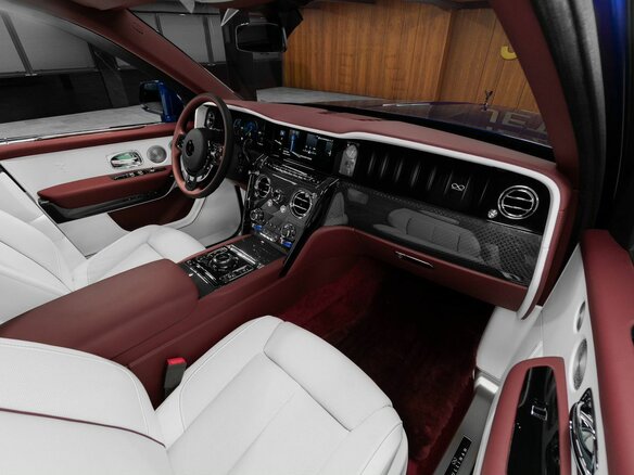 2026 Rolls-Royce Cullinan Black Badge I Рестайлинг (Series II), синий, 78125000 рублей - вид 26