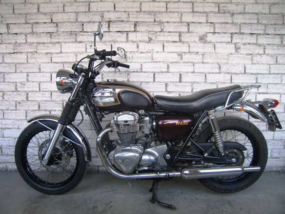 2005 Kawasaki W 650, коричневый - вид 6