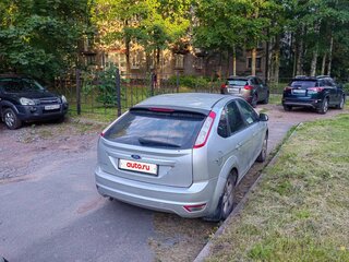2010 Ford Focus II Рестайлинг, серебристый, 410000 рублей, вид 5