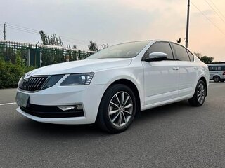 2022 Skoda Octavia III (A7) Рестайлинг, белый, 1250000 рублей, вид 1