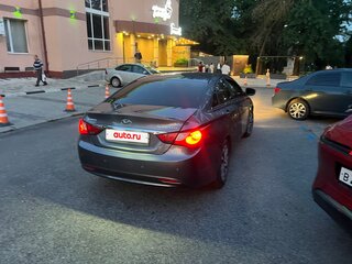 2011 Hyundai Sonata VI (YF), серый, 650000 рублей, вид 4