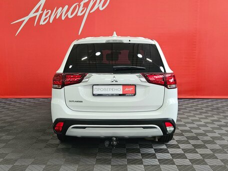 2020 Mitsubishi Outlander III Рестайлинг 3, белый, 2149000 рублей, вид 4