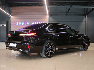 2025 BMW 7 серии 740i xDrive VII (G70), чёрный, 14500000 рублей, вид 4