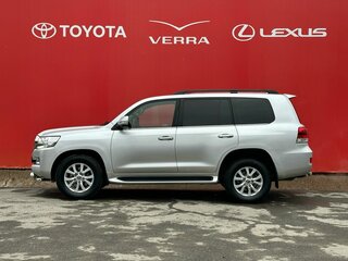 2017 Toyota Land Cruiser 200 Series Рестайлинг 2, серебристый, 5650000 рублей, вид 2