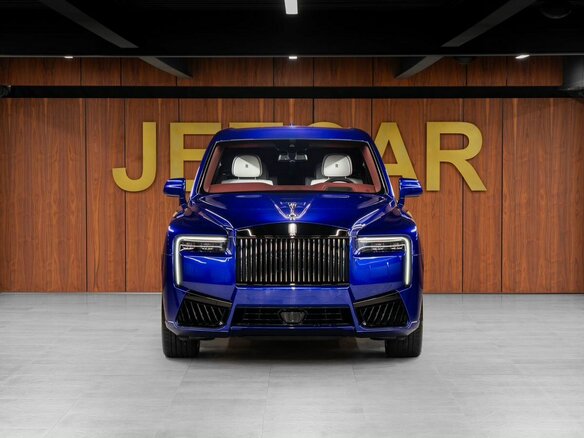 2026 Rolls-Royce Cullinan Black Badge I Рестайлинг (Series II), синий, 78125000 рублей - вид 4