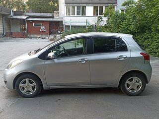 2008 Toyota Vitz II (XP90), серебристый, 650000 рублей, вид 3