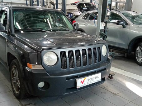 2008 Jeep Liberty (Patriot), чёрный, 585001 рублей, вид 2