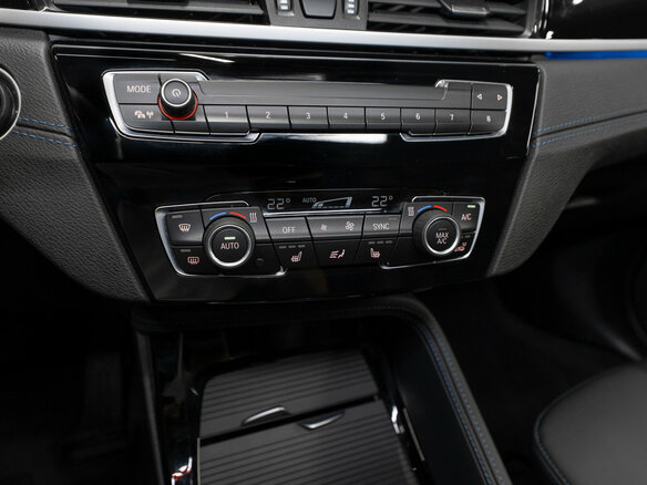 2020 BMW X1 20i xDrive II (F48) Рестайлинг, чёрный, 3770000 рублей - вид 21
