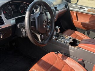 2015 Volkswagen Touareg II Рестайлинг, коричневый, 3370000 рублей, вид 5