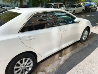 2016 Toyota Camry VII (XV50) Рестайлинг, белый, 1620000 рублей, вид 4