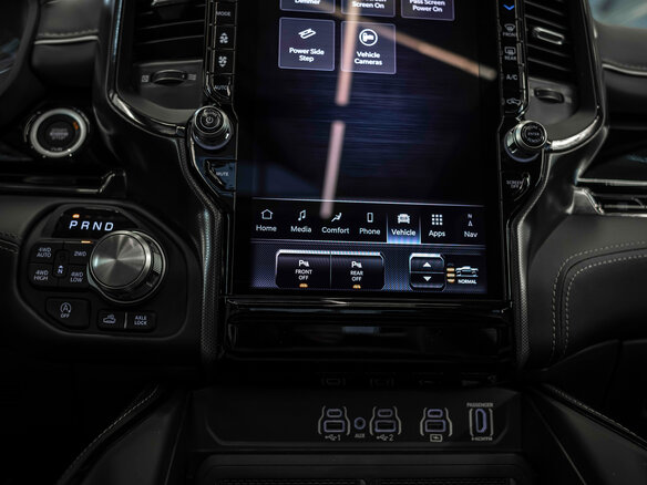 2026 Ram 1500 Crew Cab eTorque V Рестайлинг, чёрный, 12090317 рублей - вид 32
