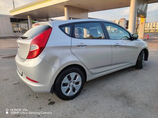 2016 Hyundai Solaris I Рестайлинг, серебристый, 800000 рублей, вид 4