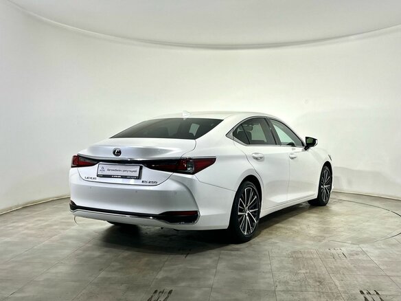 2022 Lexus ES 250 VII Рестайлинг, белый, 4600000 рублей - вид 3