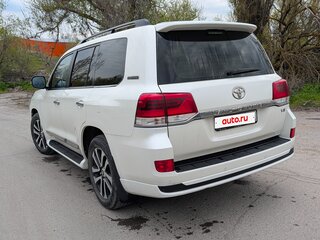 2018 Toyota Land Cruiser 200 Series Рестайлинг 2, белый, 7600000 рублей, вид 4