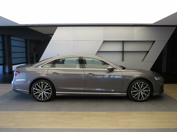 2022 Audi A8 60 TFSI e IV (D5) Рестайлинг, серый, 10990000 рублей - вид 26