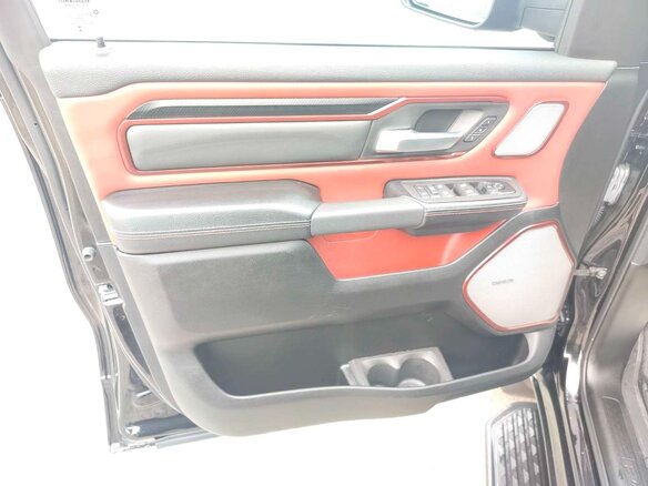 2024 Ram 1500 Crew Cab V Рестайлинг, чёрный, 8461000 рублей - вид 9