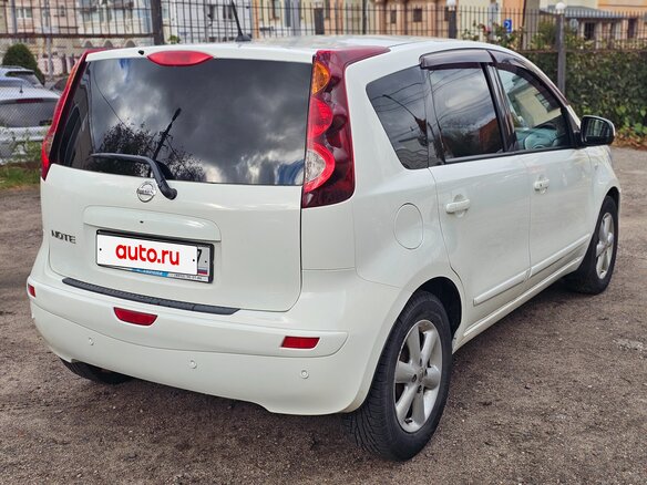 2013 Nissan Note I Рестайлинг, белый, 850000 рублей - вид 6