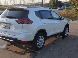 2019 Nissan Rogue II Рестайлинг, белый, 1500000 рублей, вид 4