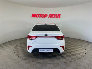 2018 Kia Rio IV, белый, 1033000 рублей, вид 5