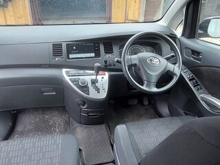 2011 Toyota ISis I Рестайлинг, серебристый, 1275000 рублей, вид 5