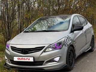 2015 Hyundai Solaris I Рестайлинг, серебристый, 870000 рублей, вид 1