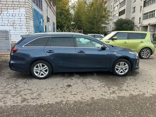 2019 Kia Ceed III, синий, 1360000 рублей, вид 3