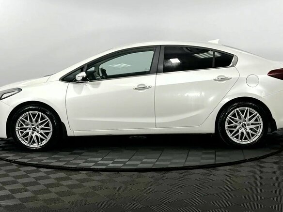 2019 Kia Cerato III Рестайлинг (Classic), белый, 1800000 рублей - вид 8