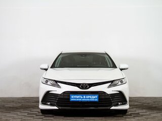 2021 Toyota Camry VIII (XV70) Рестайлинг, белый, 3529000 рублей, вид 2
