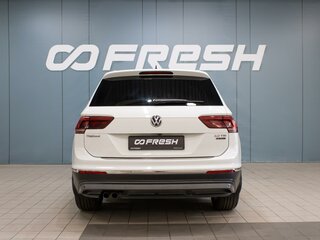 2017 Volkswagen Tiguan II, белый, 2680000 рублей, вид 4