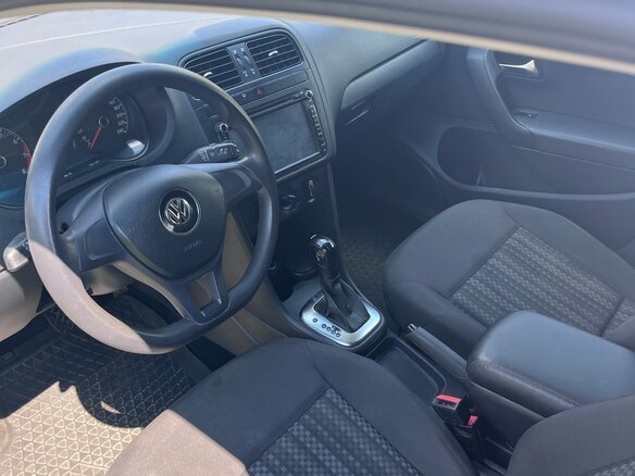 2017 Volkswagen Polo V Рестайлинг, белый - вид 4