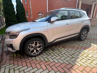 2022 Kia Seltos I Рестайлинг, серебристый, 2650000 рублей, вид 5